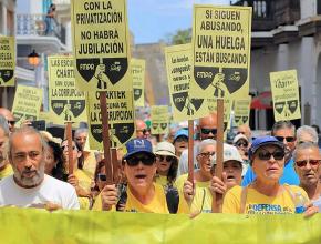 Puerto Rican teachers strike to defend public education