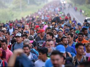 Thousands of Central American migrants caravan through Mexico