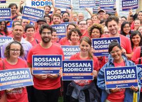 Supporters rally with Rossana Rodríguez-Sánchez (front right) in Chicago